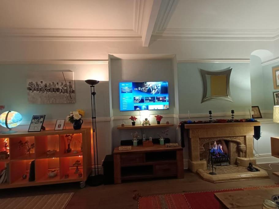 Big Fireplace Aga Hot Tub Wet Room Barn Garage Λανέλι Εξωτερικό φωτογραφία